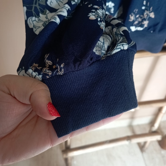 🧿🧿🧿 Shein Navy Floral Jersey Sweatshirt - Picture 8 of 15